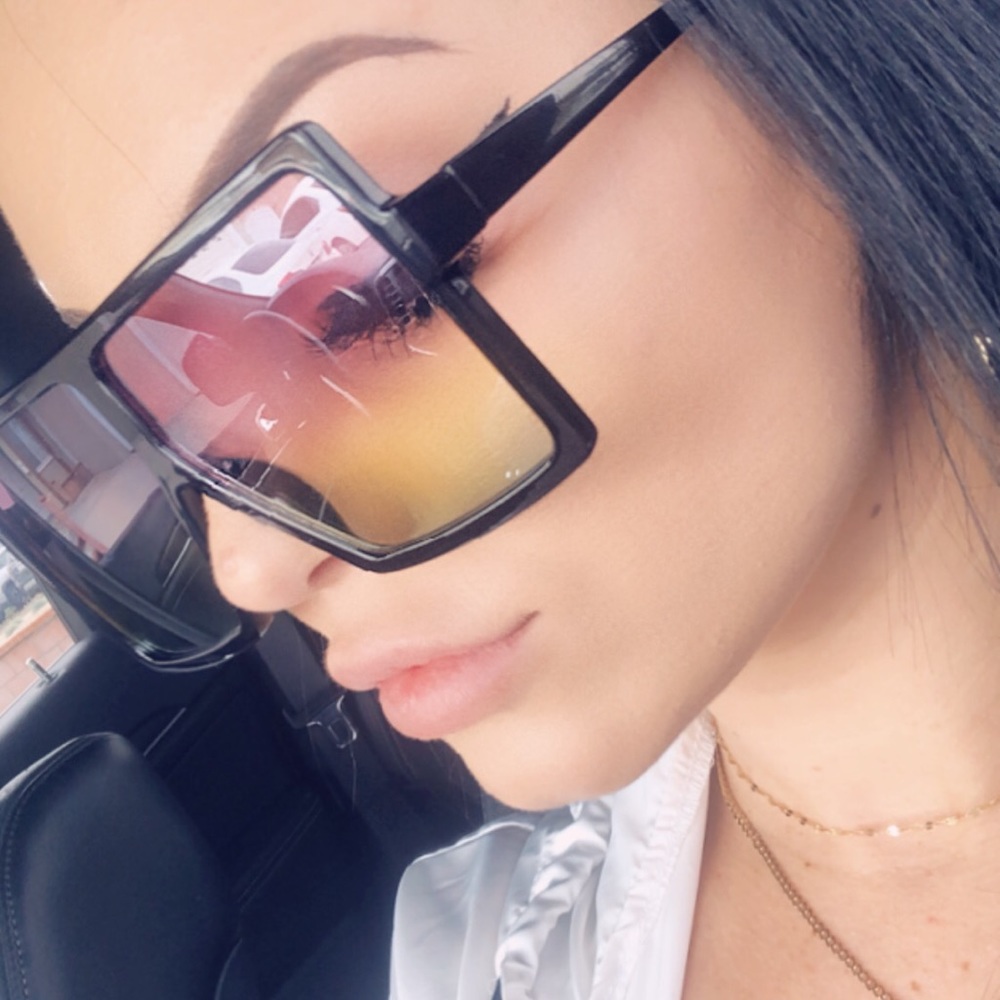 NWT! Black large stylish sunglasses. Colored lens
